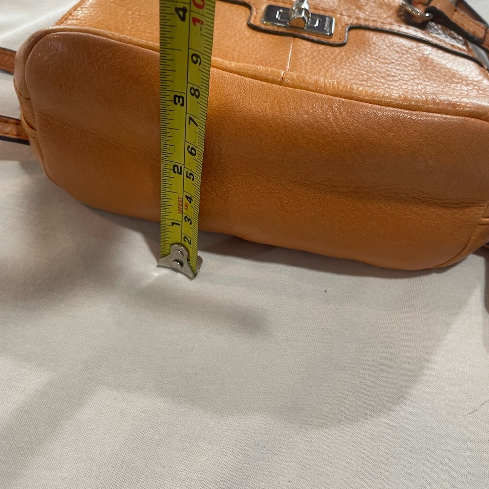 B Makowsky Mustard Yellow Leather Crossbody Bag with Turn-Lock Closure - Picture 8 of 9